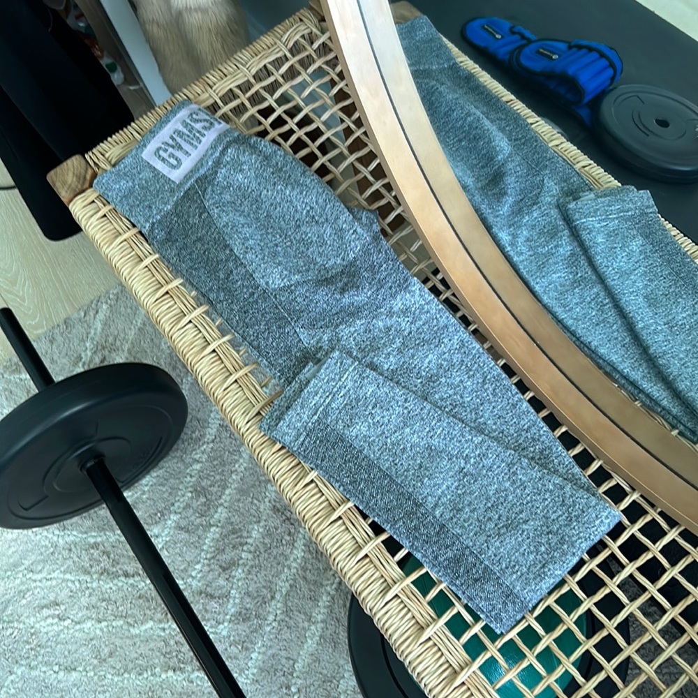 Gym shark leggings